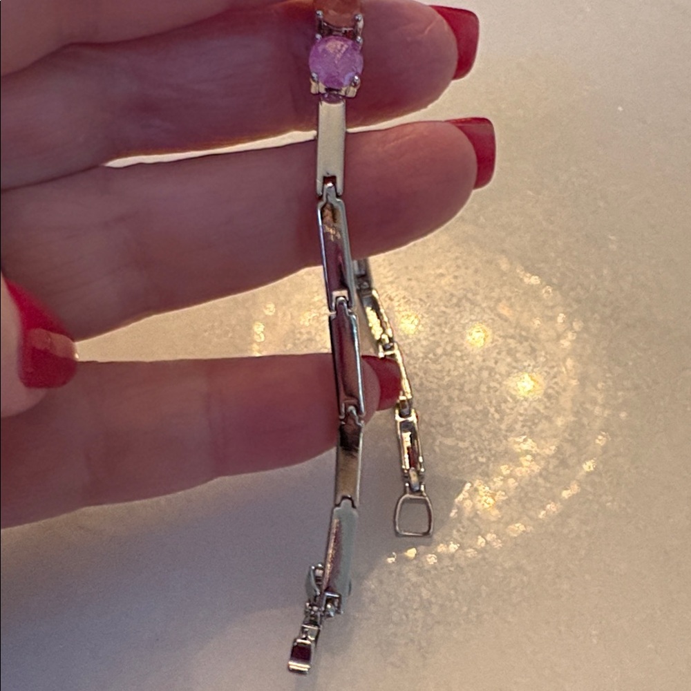 New Bracelet
White gold plated links multi-colored gumdrop stones 7” # G22 - Picture 7 of 7